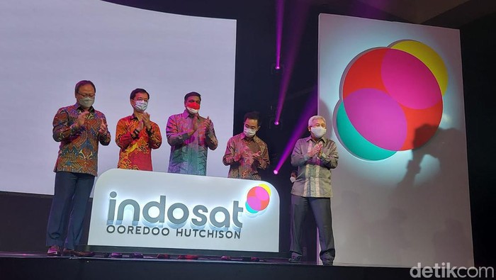 Indosat Ooredoo Hutchison, operator seluler hasil merger Indosat Ooredoo dan Hutchison 3 Indonesia (Tri) resmi beroperasi dan bersaing di industri telekomunikasi Indonesia, Jakarta, Selasa (4/1/2022).
