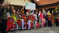 Kepala Sekolah SLB Yaspenlub Demak, Muhson, mengatakan jumlah siswanya keseluruhan sekitar 250 siswa. Saat ini pihaknya masih memberlakukan pembelajaran tatap muka (PTM) sebesar 50 persen.