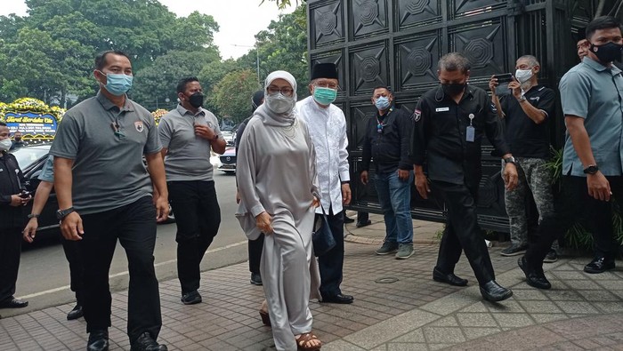 JK tiba di rumah duka ibunda Chairul Tanjung (WIlda Nufus/detikcom)