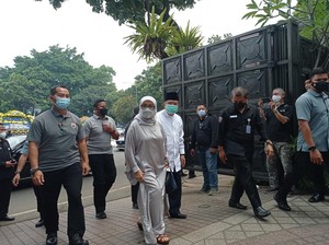 JK-Menko PMK Muhadjir Melayat ke Rumah Duka Ibunda CT