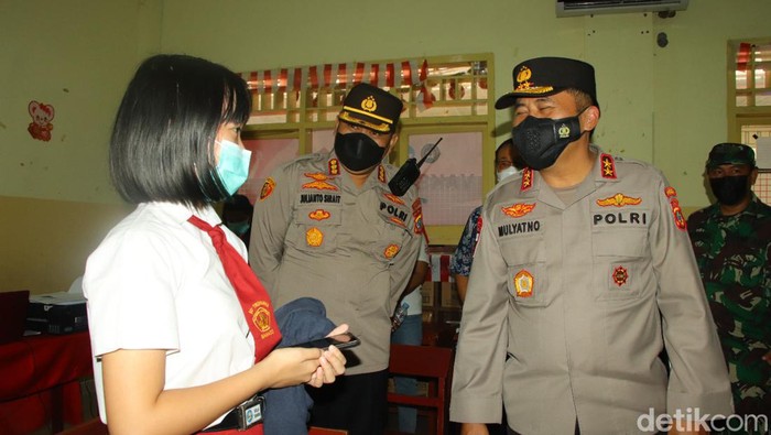 Kapolda Sulut Tinjau Vaksinasi Merdeka Anak di Manado