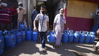 Antrean panjang ini terlihat beberapa hari terakhir akibat kekurangan pasokan gas.