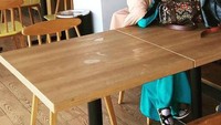 Terakhir ada keseruan Eca dan teman teman sangat menikmati aneka dessert di restoran. Aneka dessert tersebut memiliki bentuk dan warna yang cantik. Foto: Instagram @ecaprasetya