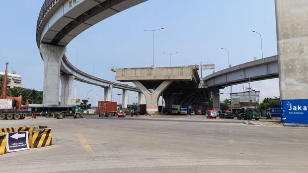 Kondisi lalu lintas usai ada traffic light di simpang JICT.
