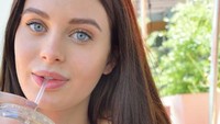 Lana terbilang sering mengunggah momen kulinerannya. Mulai dari es jeruk hingga sebagainya. Foto: Instagram @lanarhoades