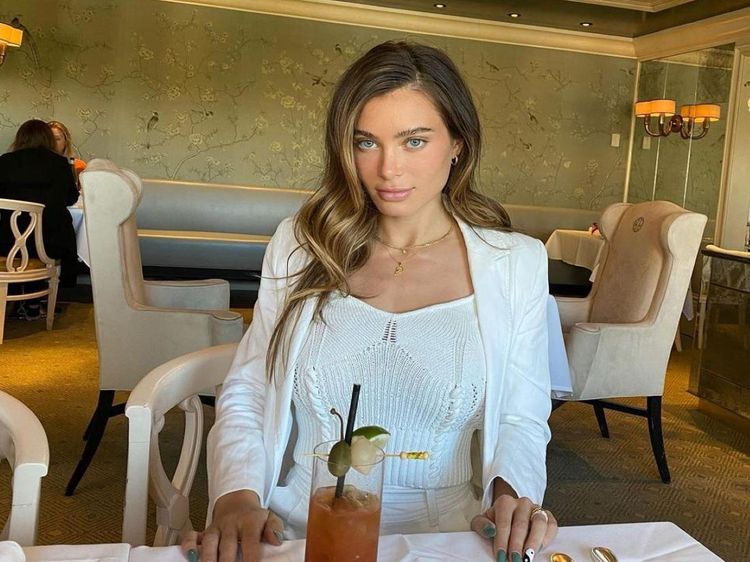 Lana Rhoades, Bintang Porno Paling Dicari Tahun 2021 yang Hobi Makan Pizza