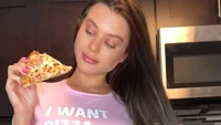 Lana sendiri mengaku bahwa dia cukup sulit keluar dari imagenya sebagai mantan film bintang dewasa. Foto: Instagram @lanarhoades