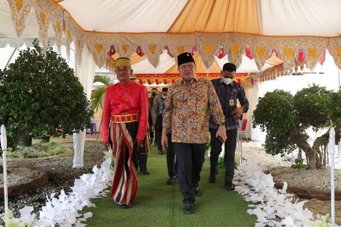 Ketua DPD RI AA LaNyalla Mahmud Mattalitti meminta para pelaku usaha dan pemerintah harus saling bersinergi untuk mempercepat kemajuan dan pembangunan perekonomian di Indonesia. Hal ini dia ungkapkan saat melakukan kunjungan kerja ke Mamuju Sulawesi Barat, Rabu (5/1/2022).