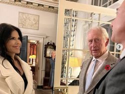 Orang Terkaya Kedua Dunia Bucin Sama Pacarnya