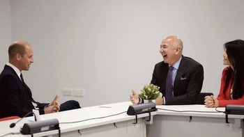 Bercanda tawa dengan Pangeran William. Foto: Instagram