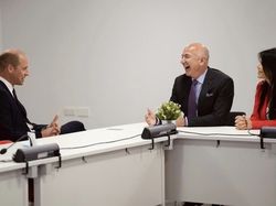 Orang Terkaya Kedua Dunia Bucin Sama Pacarnya