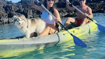 Berwisata kano dengan anjing kesayangan mereka. Foto: Instagram