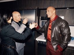 Orang Terkaya Kedua Dunia Bucin Sama Pacarnya