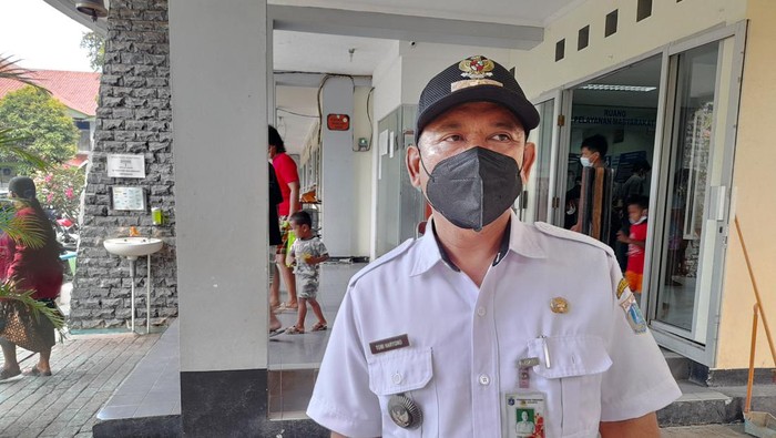 Lurah Paponggo, Tomi Haryono