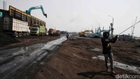 Selain itu, jika perusahaan batubara sudah memiliki batubara di pelabuhan muat dan/atau sudah dimuat di kapal, kementerian menginstruksikan agar segera dikirim ke pembangkit listrik milik PLN dan IPP.
