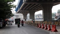 Selain itu ada juga tiang penyangga yang sudah terpasang girder.