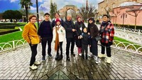 El Rumi memperlihatkan foto keluarga dengan Ahmad Dhani dan Mulan Jameela di pelataran Hagia Sophia. Haigia Sophia was Amazing! Foto: dok. Instagram El Rumi