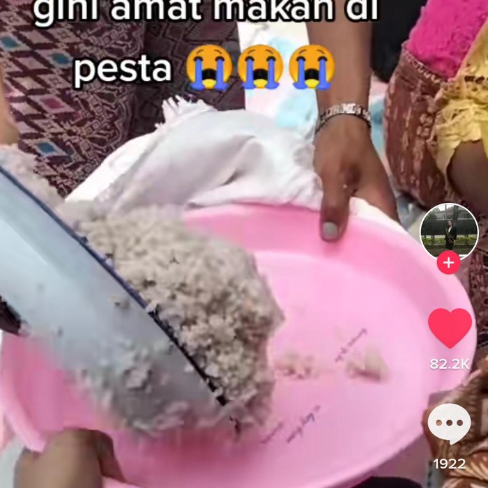 Nasi Ditaruh Dalam Karung, Begini Tradisi Makan Saat Pesta Adat Batak