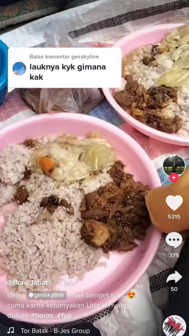 Nasi Ditaruh Dalam Karung, Begini Tradisi Makan Saat Pesta Adat Batak