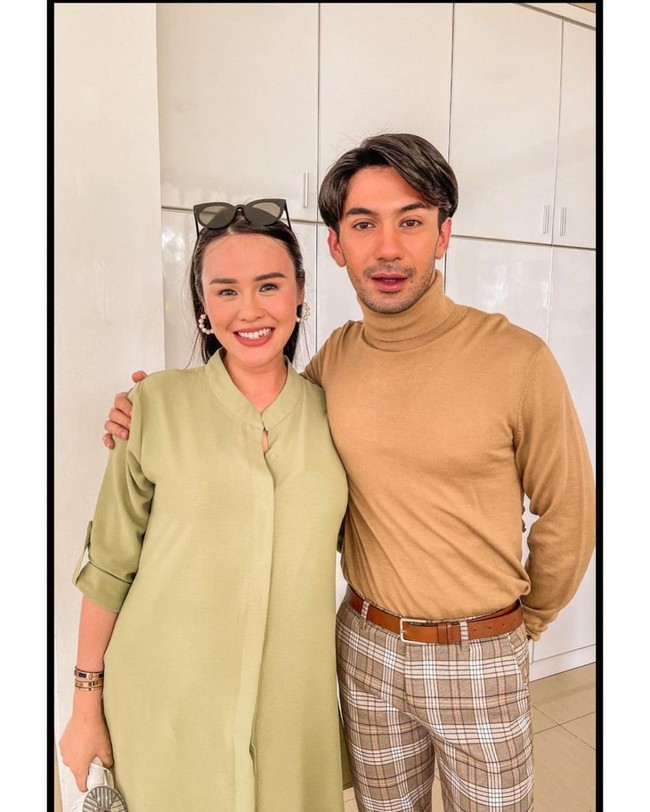 Serial Layangan Putus belakangan ini tengah banyak digandrungi oleh masyarakat. Mengangkat isu perselingkuhan, beberapa karakter dalam serial ini cukup mencuri perhatian, salah satunya karakter Bu Meri yang diperankan oleh Nita Sofiani. Foto: Instagram/@nitasofiani