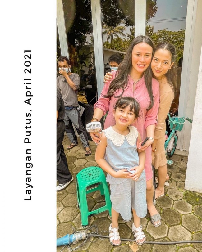 Nita Sofiani memerankan karakter Bu Meri yang merupakan sosok tetangga julid di serial Layangan Putus. Walaupun karakter Bu Meri jarang muncul, namun cukup mencuri atensi. Foto: Instagram/@nitasofiani