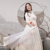 Bu Meri pernah mengingatkan bahwa ada banyak laki-laki yang tidak bisa menjaga diri. Dari luarnya terlihat sayang keluarga, tetapi ternyata di baliknya justru berselingkuh. Foto: Instagram/@nitasofiani