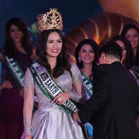 Nita Sofiani sendiri ternyata merupakan mantan Miss Earth 2013 yang diselenggarakan di Filipina. Dalam serial Layangan Putus itu Nita Sofiani beradu akting dengan Putri Marino dan Reza Rahardian. Foto: Instagram/@nitasofiani