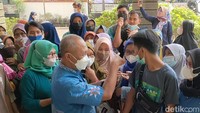 Yanti (36) warga Desa Gejlik, Kecamatan Kajen, saat ditemui detikcom, berharap operasi pasar digelar secara rutin.