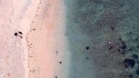 Pantai Tilalohe di Desa Biluhu Timur, Kabupaten Gorontalo, Gorontalo merupakan destinasi wisata baru. Pantai ini berpasir putih.