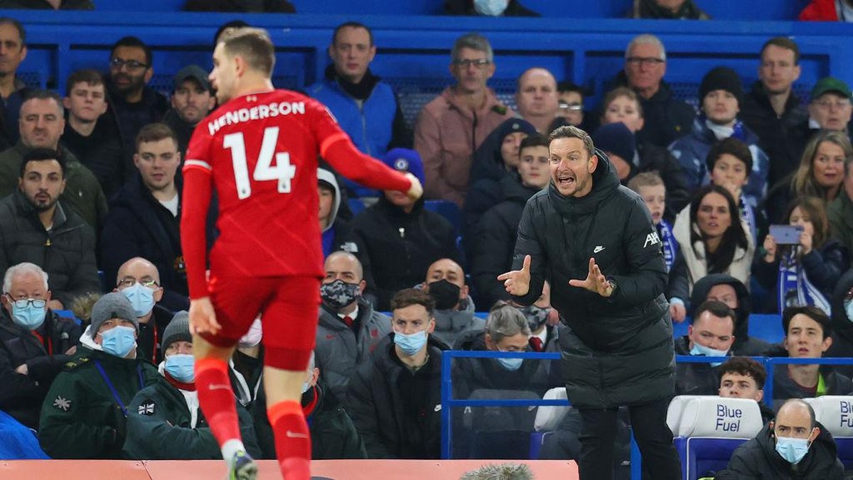 Asisten manajer Liverpool Pep Lijnders dinyatakan positif COVID-19 (Foto: Getty Images/Catherine Ivill)