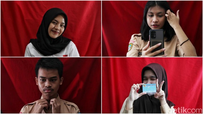 Sudin Dukcapil Jakarta tengah melakukan perekaman KTP Elektronik untuk siswa SMA. Sisten perekaman ini dilakukan dengan cara jemput bola.