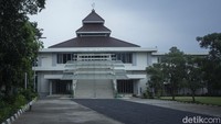 Pembangunan keenam rumah ibadah ini diharapkan dapat mengurai konflik antar umat beragama.