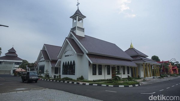 Kampus Ini Jadi yang Pertama Punya 6 Rumah Ibadah