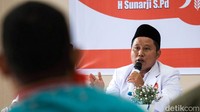 Narji awalnya diisukan gabung Partai Demokrat (PD). Ia mengaku sering sowan ke sesama politikus. 