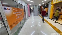 Rata-rata tenant buka mulai pukul 06.00 WIB hingga pukul 19.00 WIB bagi yang ingin makan di tempat, dan hingga pukul 20.00 WIB untuk pelayanan via online.