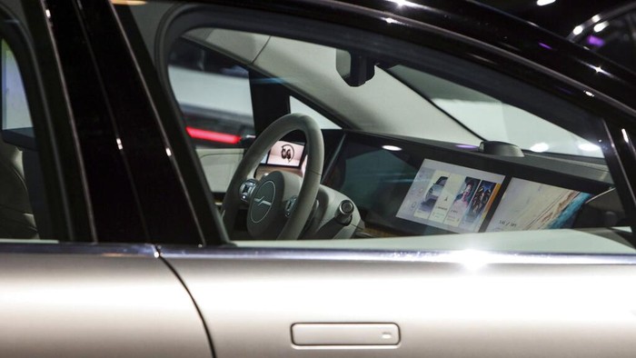 Sony Pamer SUV Listrik di Ajang CES 2022 The Sony Vision-S 02 electric SUV is debuted during the Sony news conference at the CES tech show, Tuesday, Jan. 4, 2022, in Las Vegas. (AP Photo/Joe Buglewicz)