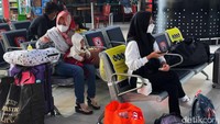 Diketahui, data per Selasa (4/1), kasus positif Omicron di Jakarta melonjak menjadi 252 orang. Rinciannya, sebanyak 239 kasus impor (pelaku perjalanan dari luar negeri) dan 13 transmisi lokal (tertular di Jakarta).