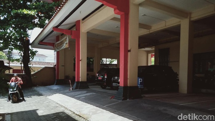 Suasana tempat parkir mobil dinas pimpinan DPRD Klaten, Rabu (5/1/2022).