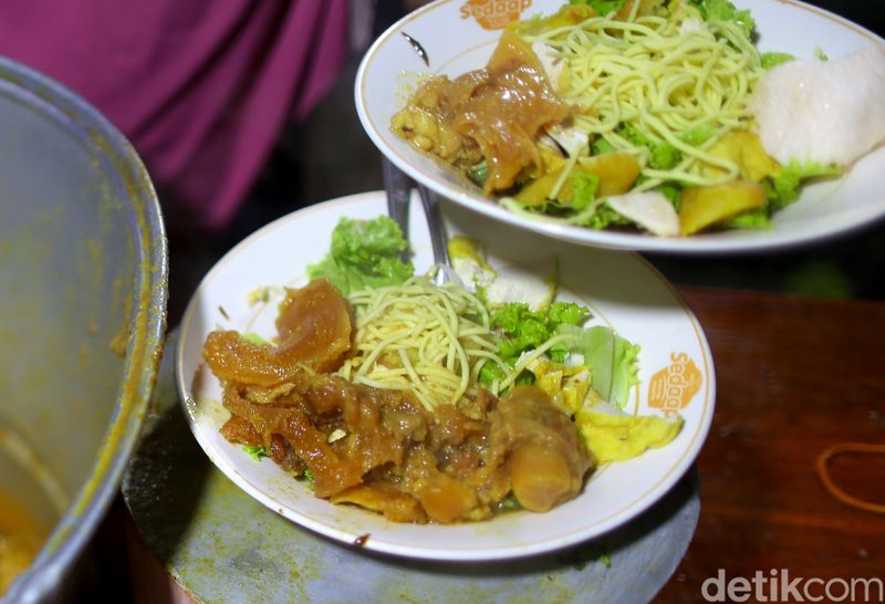 Tahu Campur Pak Sadak Surabaya