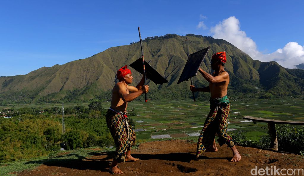 Tari Parasean Lombok NTB