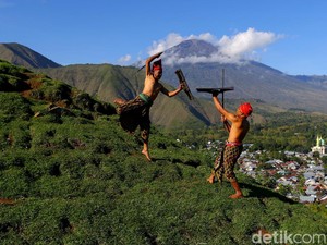 10 Tari Tradisional Nusa Tenggara Barat, Tari Lenggo Hingga Tari Peresean