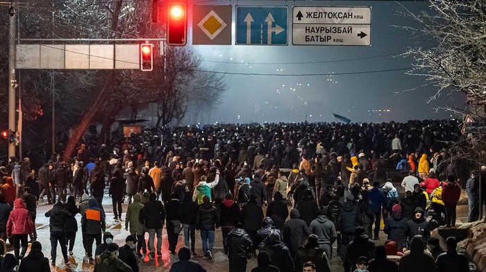 Protesters attend a rally in Almaty on January 4, 2022, after energy price hikes. - Police fired tear gas and stun grenades in a bid to break up an unprecedented thousands-strong march in Almaty, Kazakhstans largest city, after protests that began over fuel prices threatened to spiral out of control. (Photo by Ruslan PRYANIKOV / AFP)