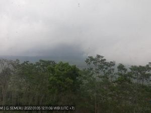 Usai Luncurkan Awan Panas Sejauh 5 Km, Kondisi Semeru Kelabu