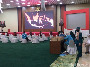 Ada Vaksinasi Anak Anggota dan Pegawai DPR di Parlemen, Begini Suasananya