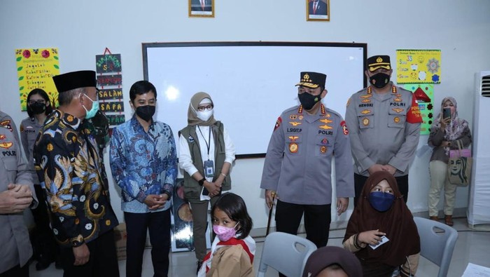 Vaksinasi merdeka anak di SDN 01 Mangga Dua Selatan, Sawah Besar, Jakarta Pusat