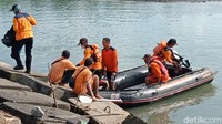 Koordinator Posko SAR Gabungan Glagah, Seto Satrio Wicaksono menjelaskan 3 SRU darat menyisir 3 titik, yaitu kawasan pemecah ombak Pelabuhan Tanjung Adikarto yang ada di sisi timur muara, Pemecah Ombak Pantai Glagah di sebelah barat muara dan sepanjang Sungai Serang hingga Jembatan Karangwuni yang berjarak sekitar 1 km dari muara.