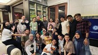 Ulang tahun Arsy juga menjadi momen spesial bagi Anang Hermansyah. Anang Hermansyah beserta kru dan keluarga bahkan sempat memberikan pesta kejutan ulang tahun untuk putrinya ini. Foto: Instagram/ananghijau