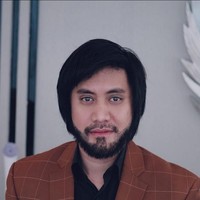 Turki juga jadi negara tujuan Kevin Aprilio untuk transplantasi rambut. Musisi muda ini ingin menambah volume rambut pada area dahinya yang lebar. Selain di kepala, Kevin juga transplantasi rambut di jenggot dan kumis. Foto: Instagram