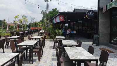 Potret Cinere Garden Food Street, Tempat Kulineran Asyik di Tepi Danau
