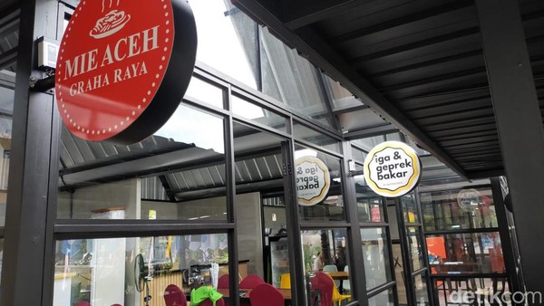 Konsep sajian kulinernya adalah tradisional dan urban. Menu-menunya sudah dianalisa sebagai hidangan dengan harga yang relatif pas di area tersebut.(Tasya Khairally/detikcom) Konsep sajian kulinernya adalah tradisional dan urban. Menu-menunya sudah dianalisa sebagai hidangan dengan harga yang relatif pas di area tersebut.(Tasya Khairally/detikcom)